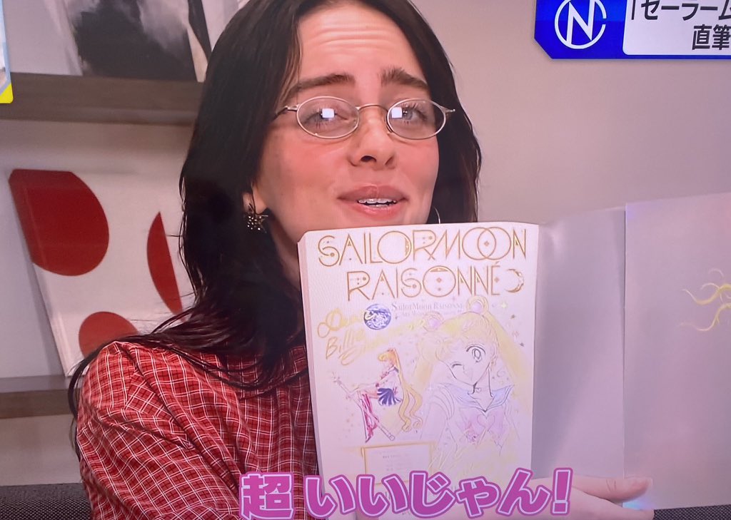 Billie Eilish with the signed copy of Sailor Moon