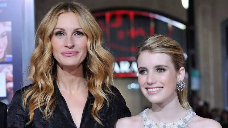 Emma Roberts with her aunt Julia Roberts