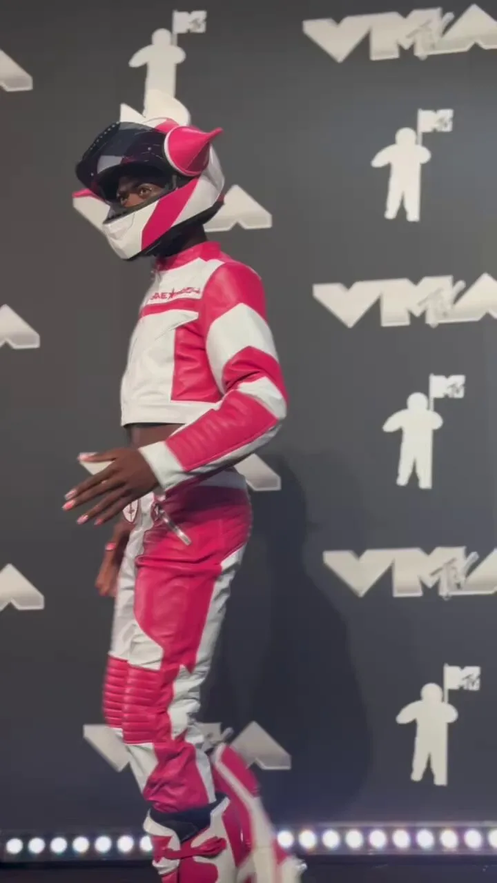 Lil Nas futuristic look at VMA 2024 | Source: Video Music Awards ( X )