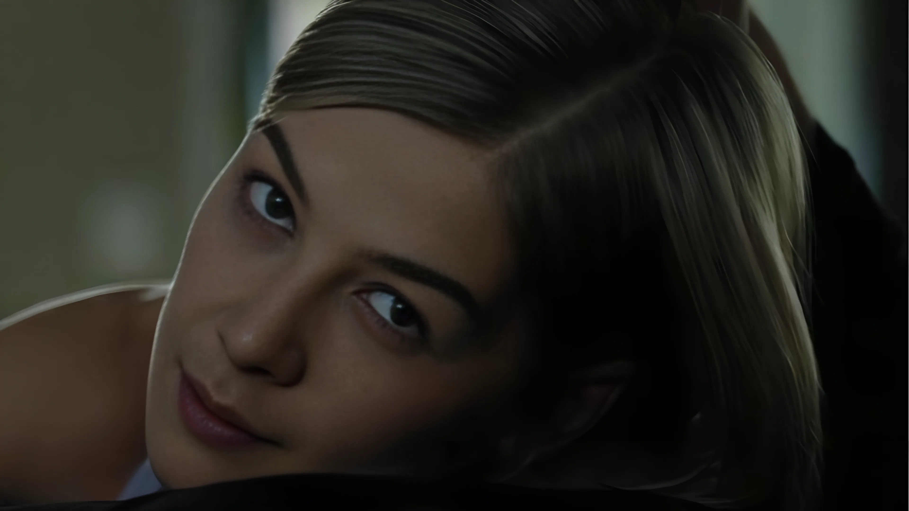 Rosamund Pike as Amy Dunne